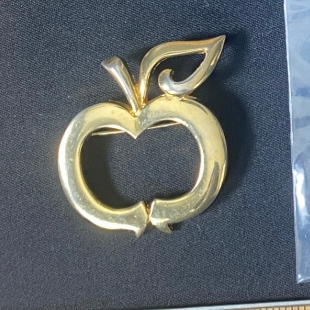 Gold Tone Apple Shaped Brooch Pin Women's‎ Fashion Jewelry Accessory